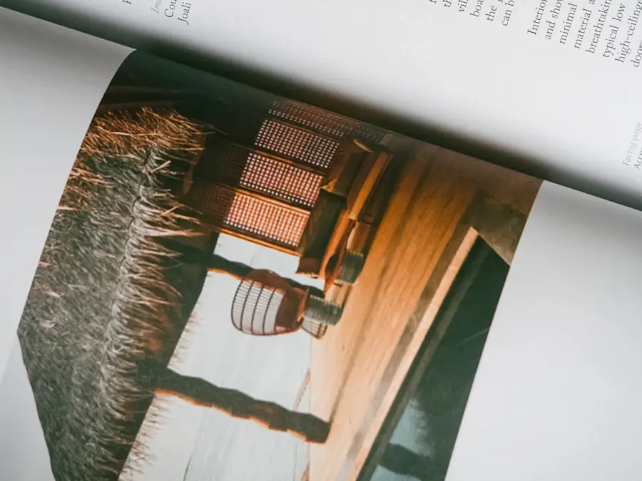 Libro abierto con diseño editorial